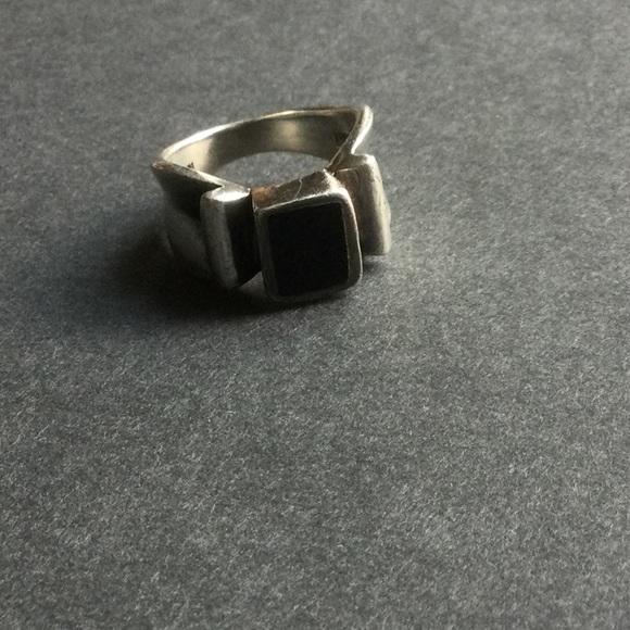 Brutalist Vintage Sterling Silver Ring With Black Stone - Picture 3 of 10
